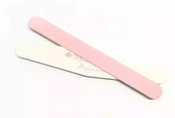 为什么剪指甲指甲会乱飞,剪指甲的时候指甲飞到鼻孔里