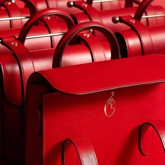 不想撞包这款轻奢包包你值得拥有,不撞包的小众包包