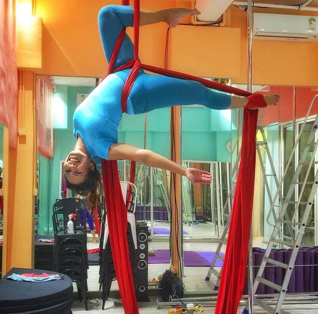 不让Jolin独占半空的倒吊美！|空中呼拉圈