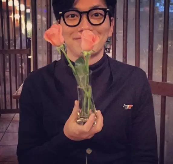 不和你们抢宋仲基|反正我有超时髦的新老公了...