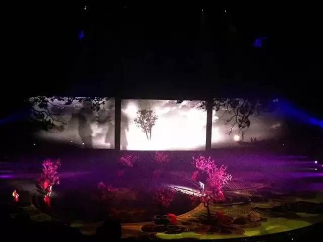 鱼游白沙洲,万达电影乐园汉秀双骄亮灯