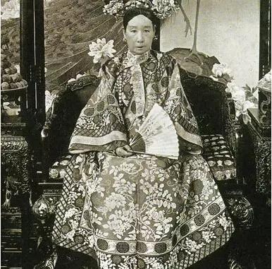 慈禧带什么珠子最值钱,慈禧的帝王绿佛珠