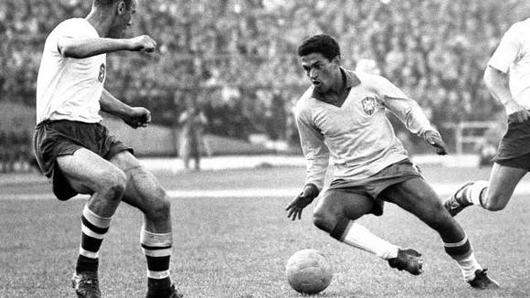 足球历史最强的十大阵容,世界足球公认十大顶级边锋