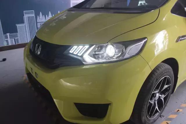 老本田飞度装h4led透镜灯,玉林市飞度车灯升级led双光透镜