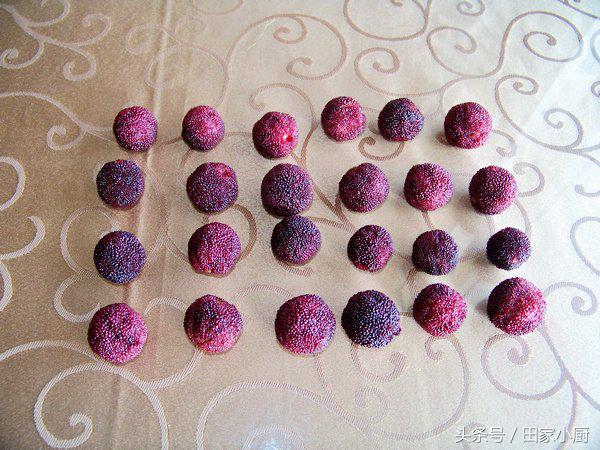 自己家酿的杨梅酒就是好喝,自家制作杨梅酒