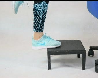 跑步时突然小腿与跟腱交界处痛,跑步跟腱疼痛如何快速恢复