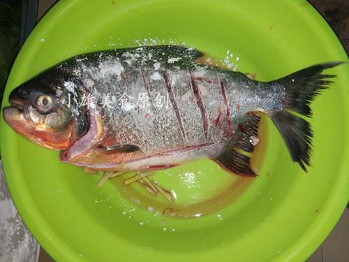 红烧鱼怎么煎好吃不破皮,农村大厨红烧鱼家常做法