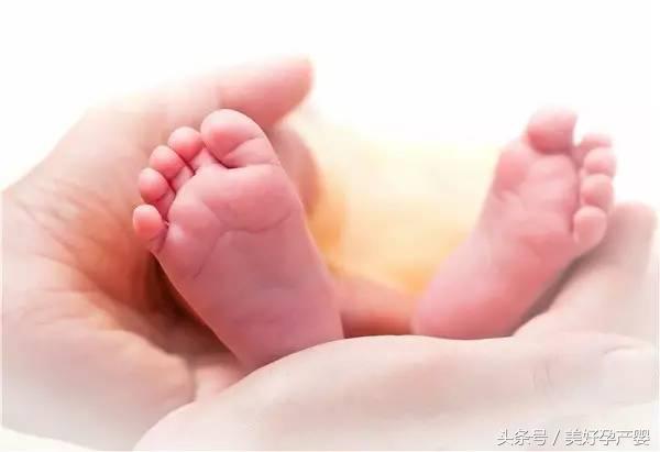 新生儿频繁打嗝是什么原因引起的,新生儿频繁打嗝吐奶是怎么回事