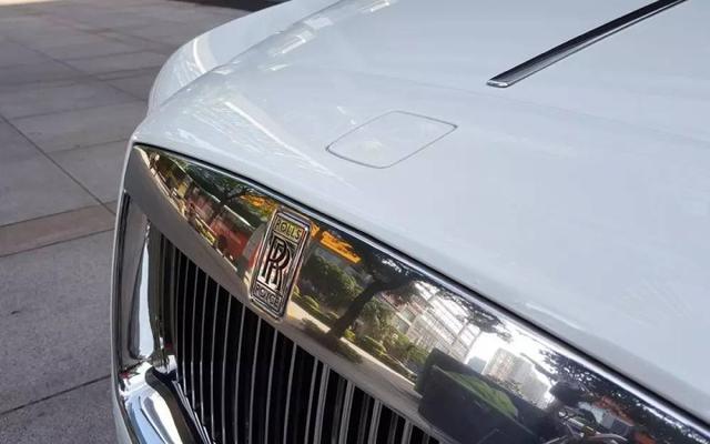 为什么劳斯莱斯的车标永远向上,为什么劳斯莱斯的车标不怕偷呢