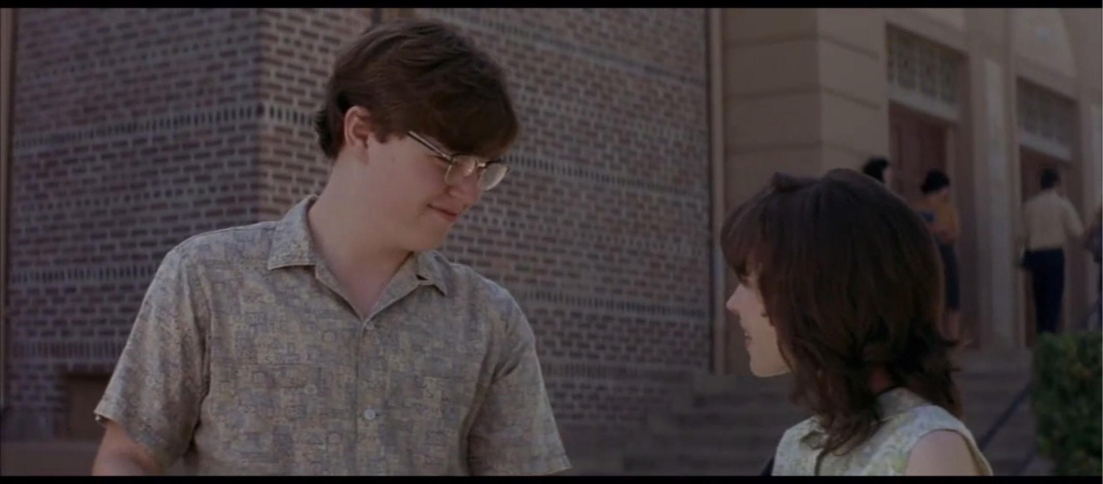 人性的丑恶在此刻一览无遗,人性是扭曲的不忍直视的