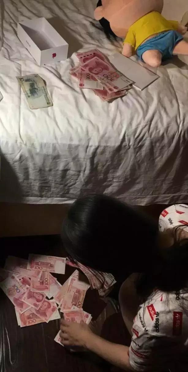 收到老公的礼物我哭了,老公第一次给我买的礼物