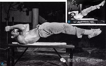 龙旗腹肌,老外练腹肌8分钟视频