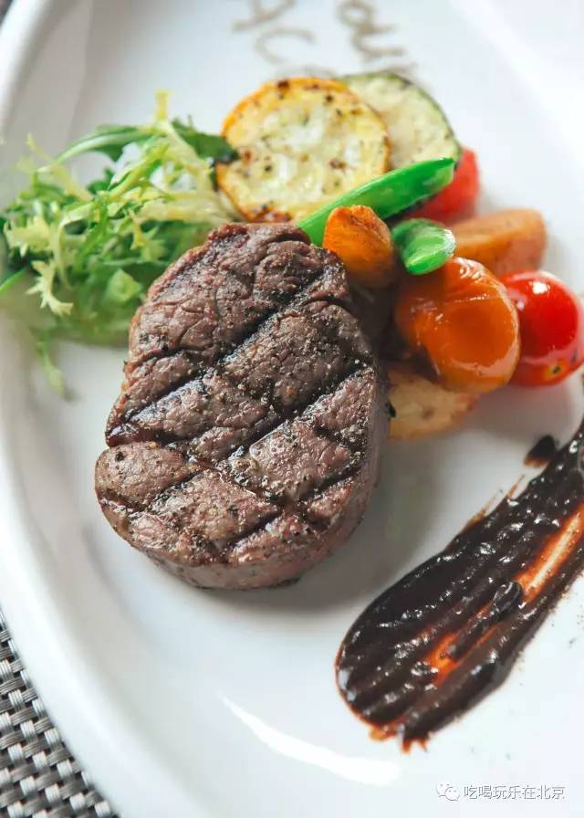 三里屯的这家店,让我甘心被“无人头”戏弄