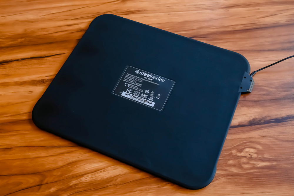 不止是炫酷光污染，赛睿QcKPrism鼠标垫个性尝鲜