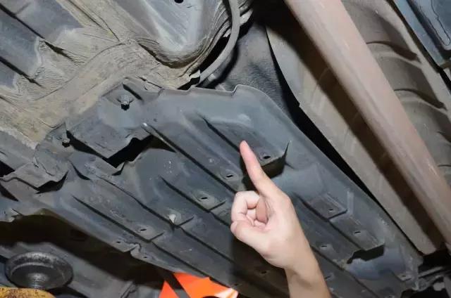 12.6万公里的凯美瑞，底盘还能如此干爽，怪不得保值率那么高