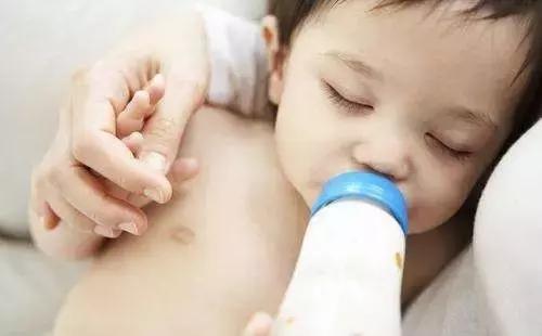 喝高钙奶粉容易上火吗,小孩吃钙上火怎么解决