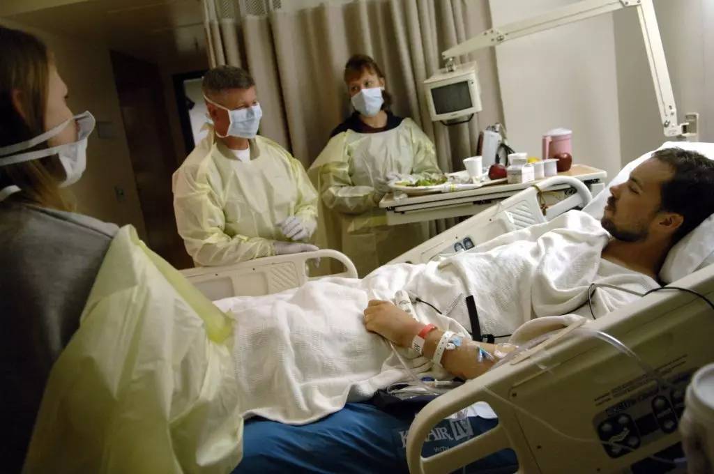 你狠心冲掉的便便,正成为许多肠胃病人的救星