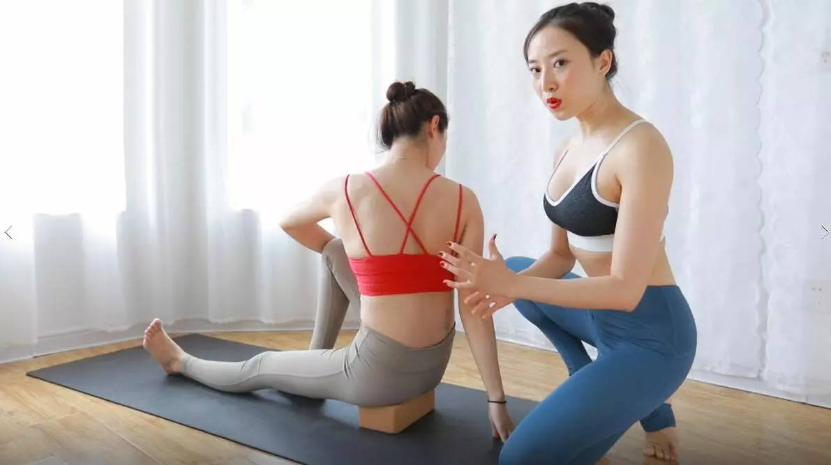 胸部严重下垂干瘪怎么办瑜伽动作,女性胸部挺拔靠什么支撑