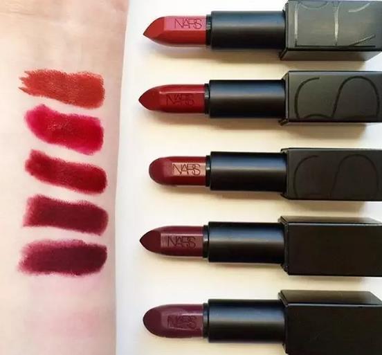 别人涂口红好看自己涂不好看,别人涂口红随便都好看