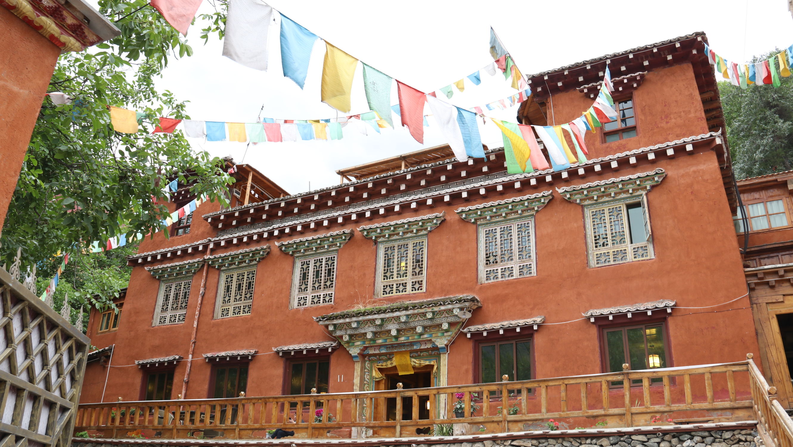 川藏自驾游巴塘至芒康,西藏芒康至丽江泸沽湖旅行