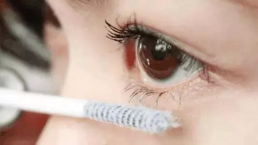 睫毛怎么刷最自然好看,超有用的涂睫毛小窍门