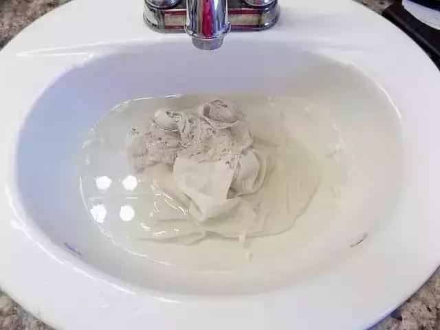 夏季衣服缩水了怎么让它变回原形,羊毛衣服机洗缩水了怎么恢复原样