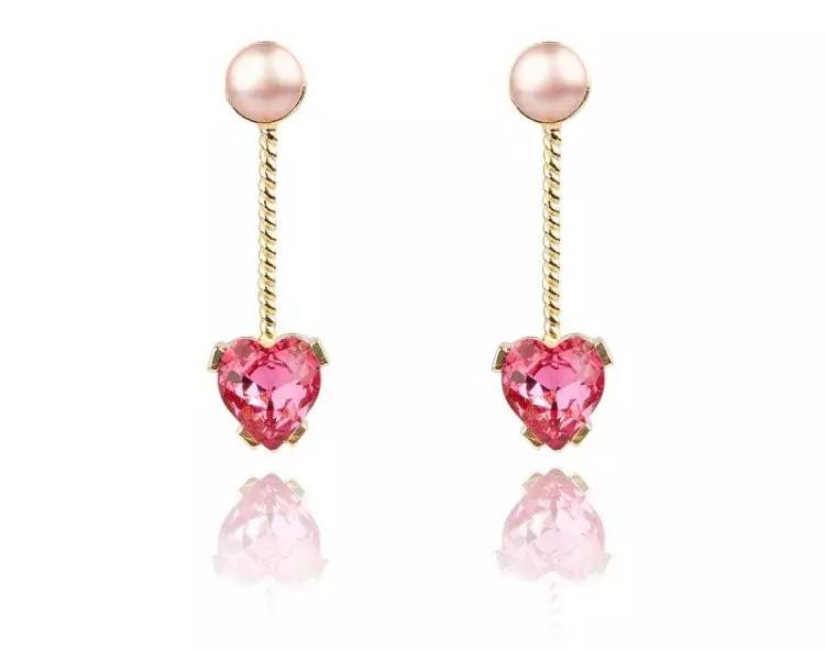 那些各种各样的耳钉,戴在小耳朵上的耳钉推荐