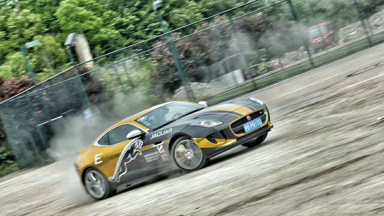 新捷豹f-type海外试驾,试驾捷豹f-type2024款