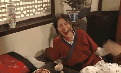 里皮祭拜天地?看周星驰,吴京,马丽手把手教你踢球