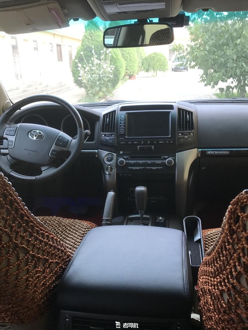 15年陆巡5.7v8,老款陆巡与新款陆巡对比