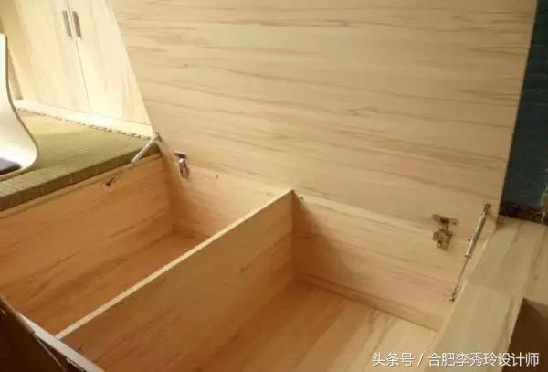 把阳台改成小卧室榻榻米,房子不大但能容得下一家老小