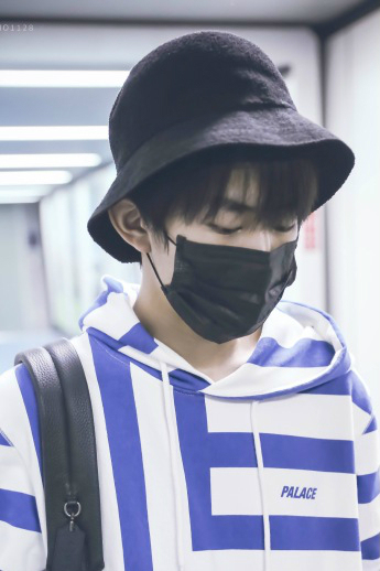 易烊千玺代言的单品,杨幂易烊千玺时尚单品