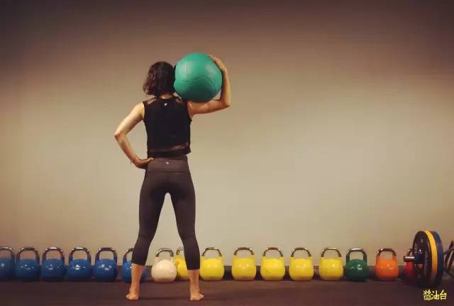 健身美女穿搭,健身美女穿着打扮