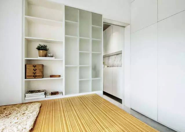 90后女生花费20万打造68平米水泥房子，到底是酷还是傻？