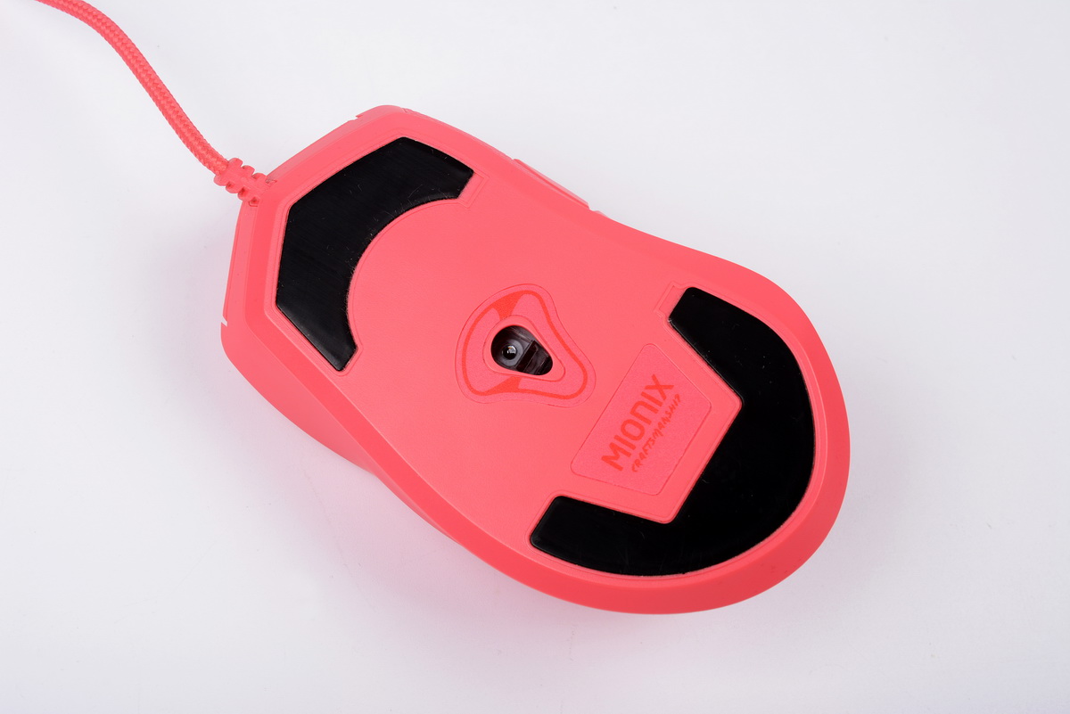 美的不像个游戏鼠标，麦傲尼克斯Castor霜糖红体验