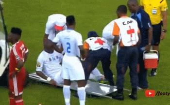 足球场上笑死人瞬间,足球笑死人的搞笑视频