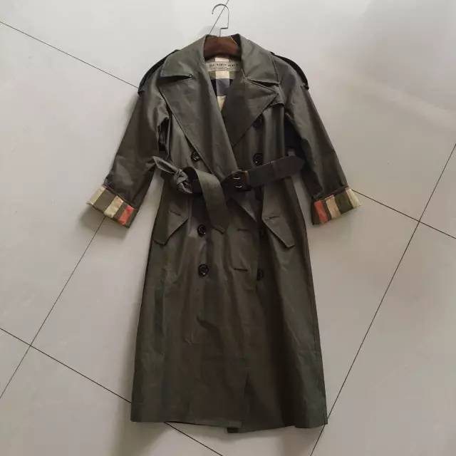 风衣巴宝莉12000,巴宝莉风衣回归现实