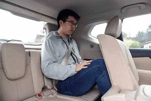 全新rav4荣放势不可挡惊艳登场,全新rav4荣放买哪款最划算