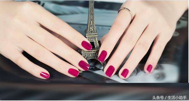 流行色指甲油,诉说你的高冷范儿、绕指柔