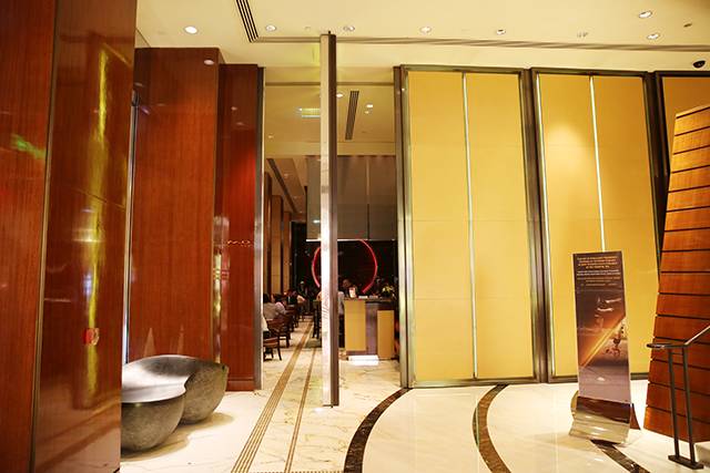 白天去逛迪斯尼,晚上香槟泡泡浴,女孩子去香港应该这么玩