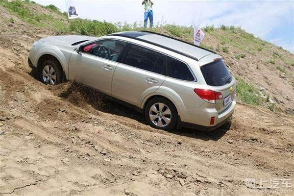 半坡起步上坡时怎么才能不熄火,半坡起步怎么熄火不会溜车