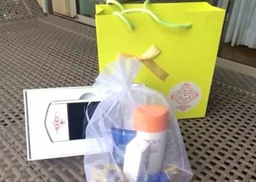 明星婚礼伴手礼有什么,一份礼金一份伴手礼