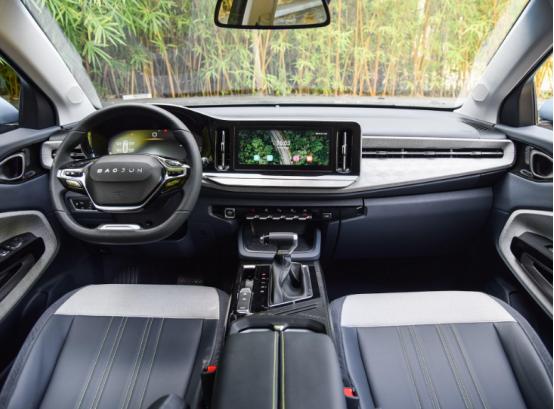 新宝骏6座rm5手动挡的多少钱,新宝骏rm-5颜值才是硬道理