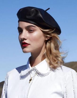 2017年秋冬的流行头饰有哪些款式,2024年最火的冬季穿搭头饰