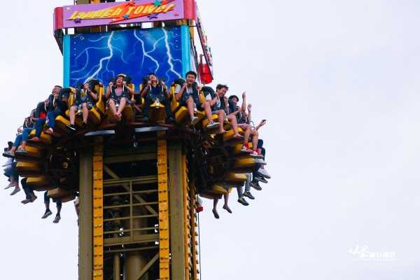 历史底蕴与现代繁华在此交融,历史与现代并存的城市