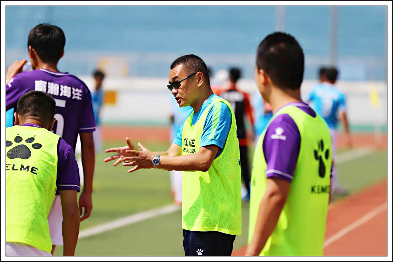 绿茵上追梦,绿茵场上的追梦人