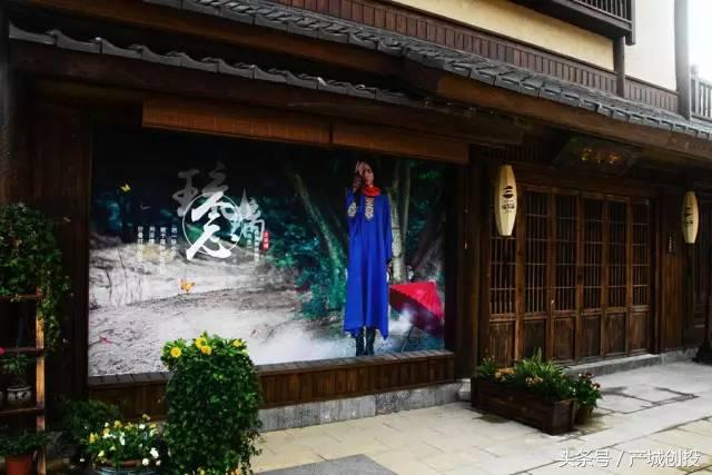 拈花湾中国心灵度假目的地,拈花一笑清风徐来的意思