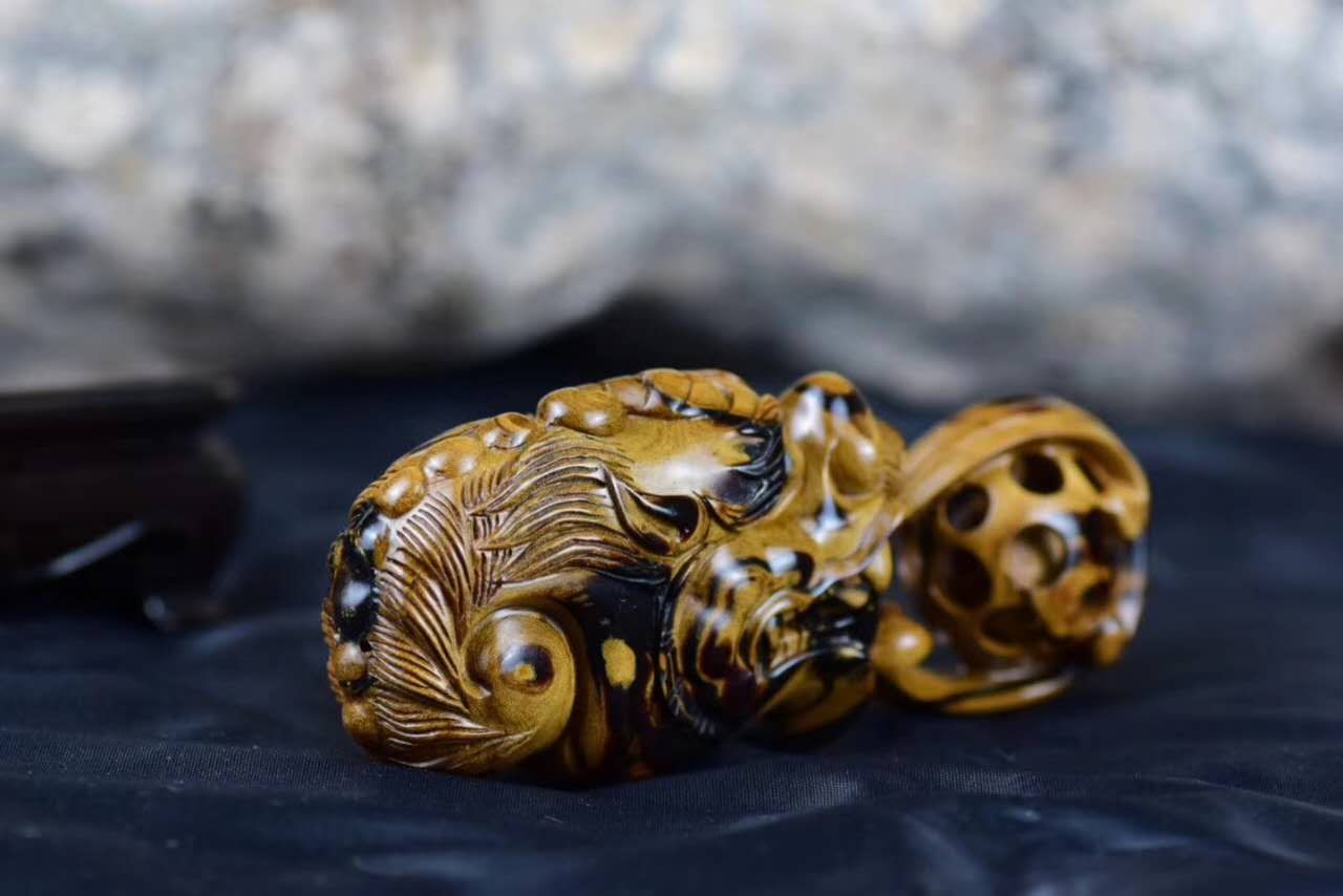 比起珠光宝气的华而不实，献身制成烟嘴的海柳可谓功德无量！