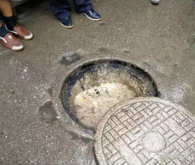 市民举报污水满出来啦！12345市长热线来解决