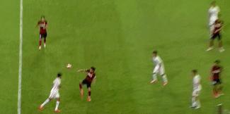 中超球员野蛮踢人引英媒关注调侃:空手道式爆头适合科斯塔去踢